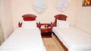 Quarto, 1 quarto, acessível, para fumantes | 1 quarto, ferros/tábuas de passar roupa, roupa de cama