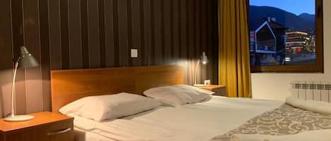 1 bedroom, bed sheets
