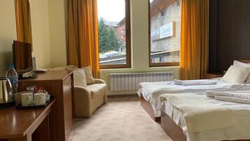 1 bedroom, bed sheets