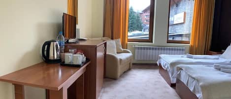 Zimmer, 1 Schlafzimmer, Stadtblick | Zimmerausstattung
