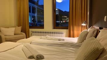 Room, 1 Bedroom, Smoking, City View | 1 bedroom, bed sheets