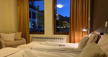 Room-granat Double Room 1- Next to Gondo