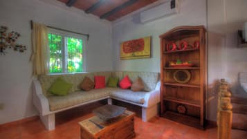 Bungalow, 1 habitación, para fumadores, Terraza | Servicios de la habitación