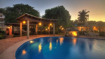 Bungalow, 1 habitación, para fumadores, Terraza | Alberca | Alberca al aire libre