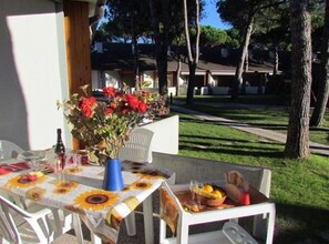 Apartment, 2 Bedrooms, Patio, Garden View | Outdoor dining