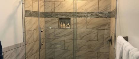 House, 3 Bedrooms, Patio, River View | Bathroom | Soap, shampoo