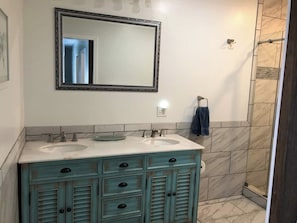House, 3 Bedrooms, Patio, River View | Bathroom | Soap, shampoo - 1st Class Rentals Cooperstown New 3 Bedroom House (Cooperstown)