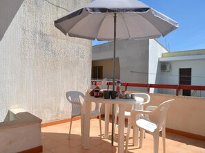 Terrace/patio - Charming Holiday Home Near The Beach With A Terrace Parking Available, Pets (Melendugno)
