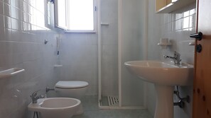 Appartement, 2 chambres, fumeur, balcon | Salle de bain