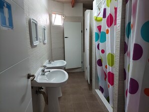 Combined shower/tub, towels - 310 Double Room (Cuevas Del Almanzora)
