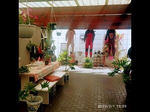 Zimmer, 1 Schlafzimmer, Terrasse, Gartenblick | Speisen im Freien
