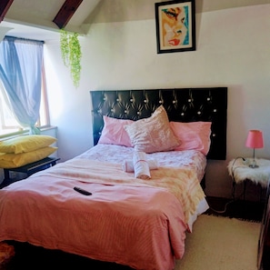 Zimmer, 1 Schlafzimmer, Terrasse, Gartenblick | 1 Schlafzimmer, kostenloses WLAN