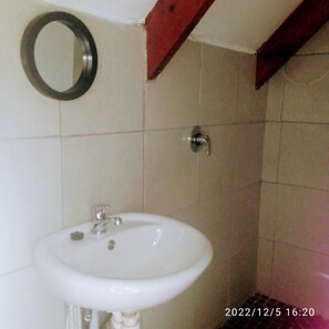 Room, 1 Bedroom, Smoking, Balcony | Bathroom