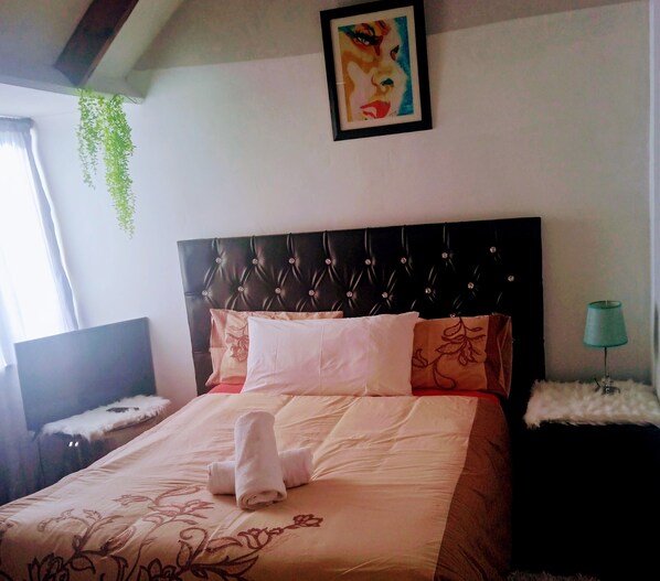 Unclassified image, 1 of 36, button - Room in B&B - Double Room in B&b in Heritage House (Cape Town)