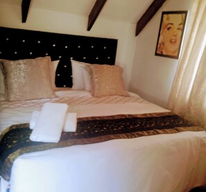 Room, 1 Bedroom, Terrace, Garden View | 1 bedroom, WiFi - Room in B&B - Double Room in B&b in Heritage House (Cape Town)