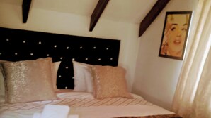 Unclassified image, 2 of 31, button - Room in B&B - Zagorskis Bed and Breakfast Close to the Beach and Commodities (Cape Town)