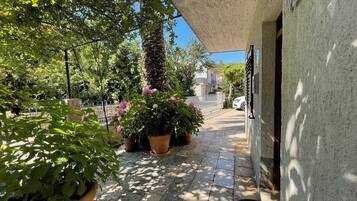 Room, 1 Bedroom, Balcony, Garden View | Garden