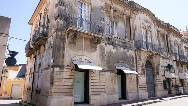 A historic building with ornate architectural details, including balconies and decorative moldings. - Palazzo Nicastro Guest House Blue (Avola)