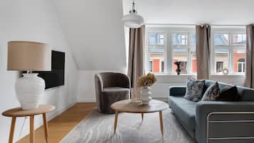 Apartment, 2 Bedrooms, Terrace, City View | Living area