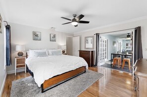 3 bedrooms, desk, iron/ironing board, travel cot