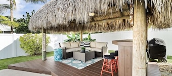 TIKI Retreat! Pool/game room! 5min to FLL and BEACH!