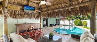Tiki Retreat! Pool, large game room, 5min to FLL and BEACH!