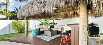 TIKI Retreat! Pool/game room! 5min to FLL and BEACH!