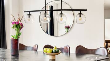 Apartment, 4 Bedrooms, City View | Dining room