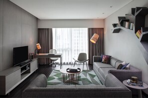 Flat-screen TV, DVD player - Three Bedroom Apartment, Fraser Place Setiabudi Jakarta (Jakarta)
