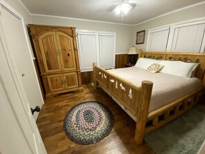 2 soverom, strykejern/-brett, reiseseng for barn og wi-fi (inkludert)