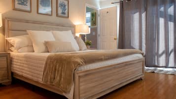 4 Schlafzimmer, Schreibtisch, BĂŒgeleisen/BĂŒgelbrett, kostenloses WLAN