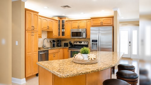  Heated Pool • Near Indian Rocks Beach • Golf • Family-Friendly • Sleeps 9