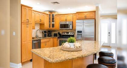 Heated Pool • Near Indian Rocks Beach • Golf • Family-Friendly • Sleeps 9