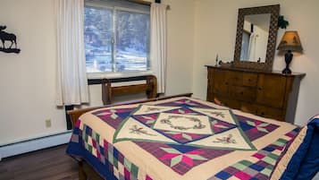 1 slaapkamer, een strijkplank/strijkijzer, gratis wifi, beddengoed