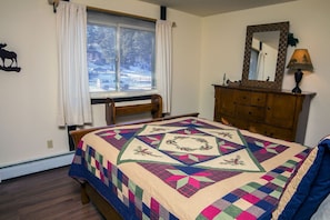 1 habitación, tabla de planchar con plancha, wifi gratis y ropa de cama