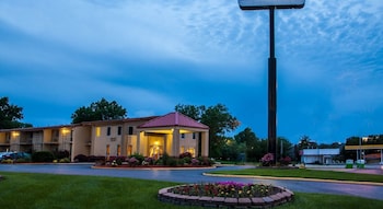 Amerihost Inn & Suites