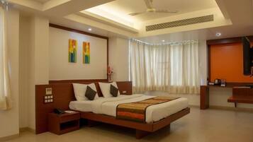 Desk, laptop workspace, free WiFi