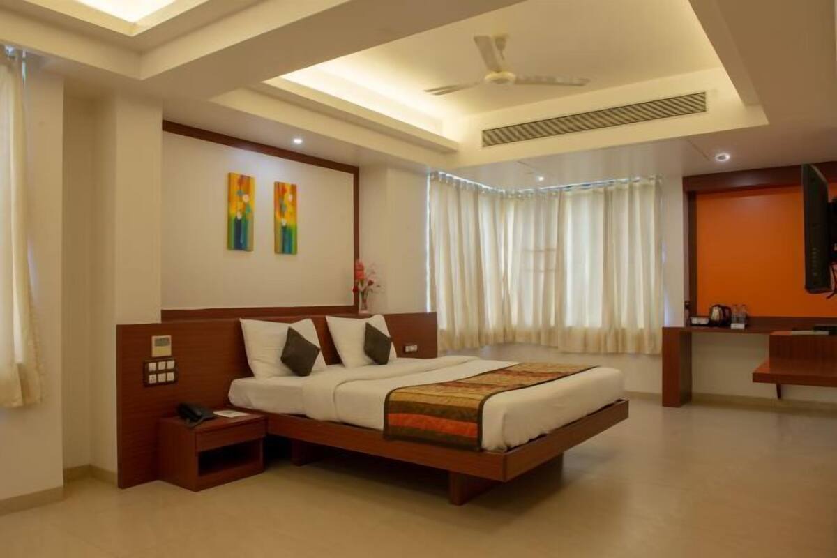 Een bureau, een laptopwerkplek, gratis wifi