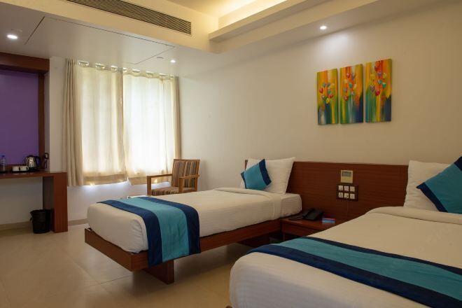 Een bureau, een laptopwerkplek, gratis wifi