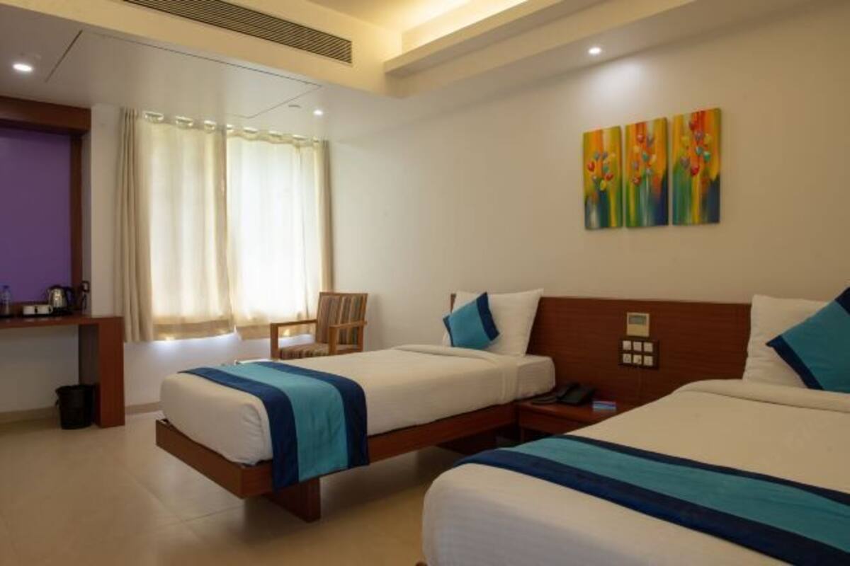 Työpöytä, kannettavalle tietokoneelle sopiva työtila, ilmainen Wi-Fi