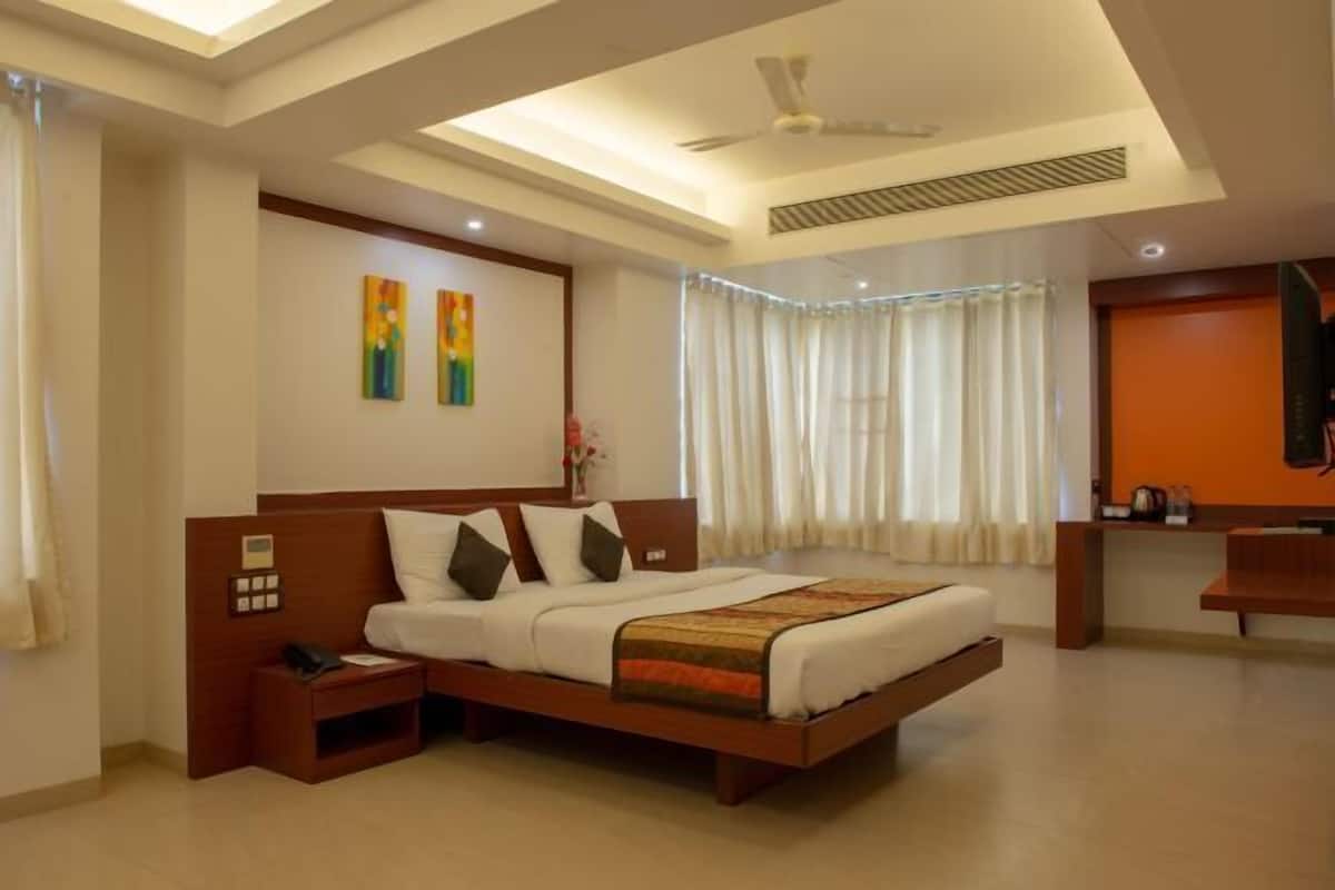 Skrivebord, skrivebord for bærbar PC og wi-fi (inkludert)