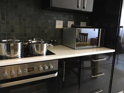 Secure, Modern & Comfy, Lux Suite @77 Independence