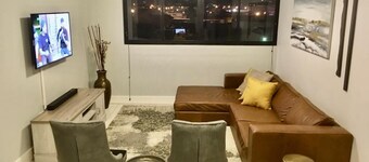 Secure, Modern & Comfy, Lux Suite @77 Independence