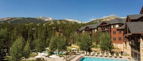 Piscina coperta, piscina all'aperto