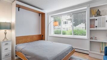 Desk, iron/ironing board, free WiFi, bed sheets