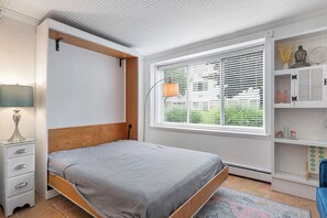 Schreibtisch, Bügeleisen/Bügelbrett, kostenloses WLAN, Bettwäsche