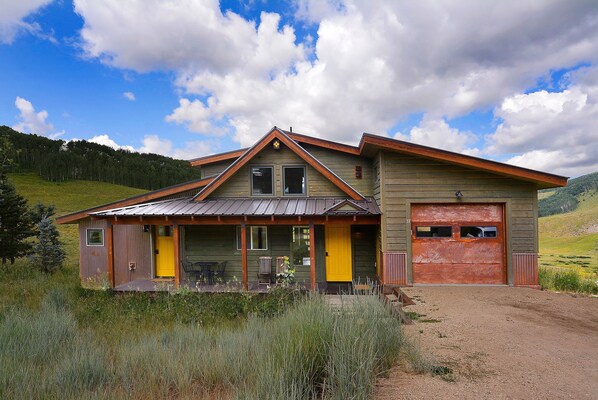 Exterior - Top of the World, Renovated 3 BR, VIEWS! (Crested Butte)