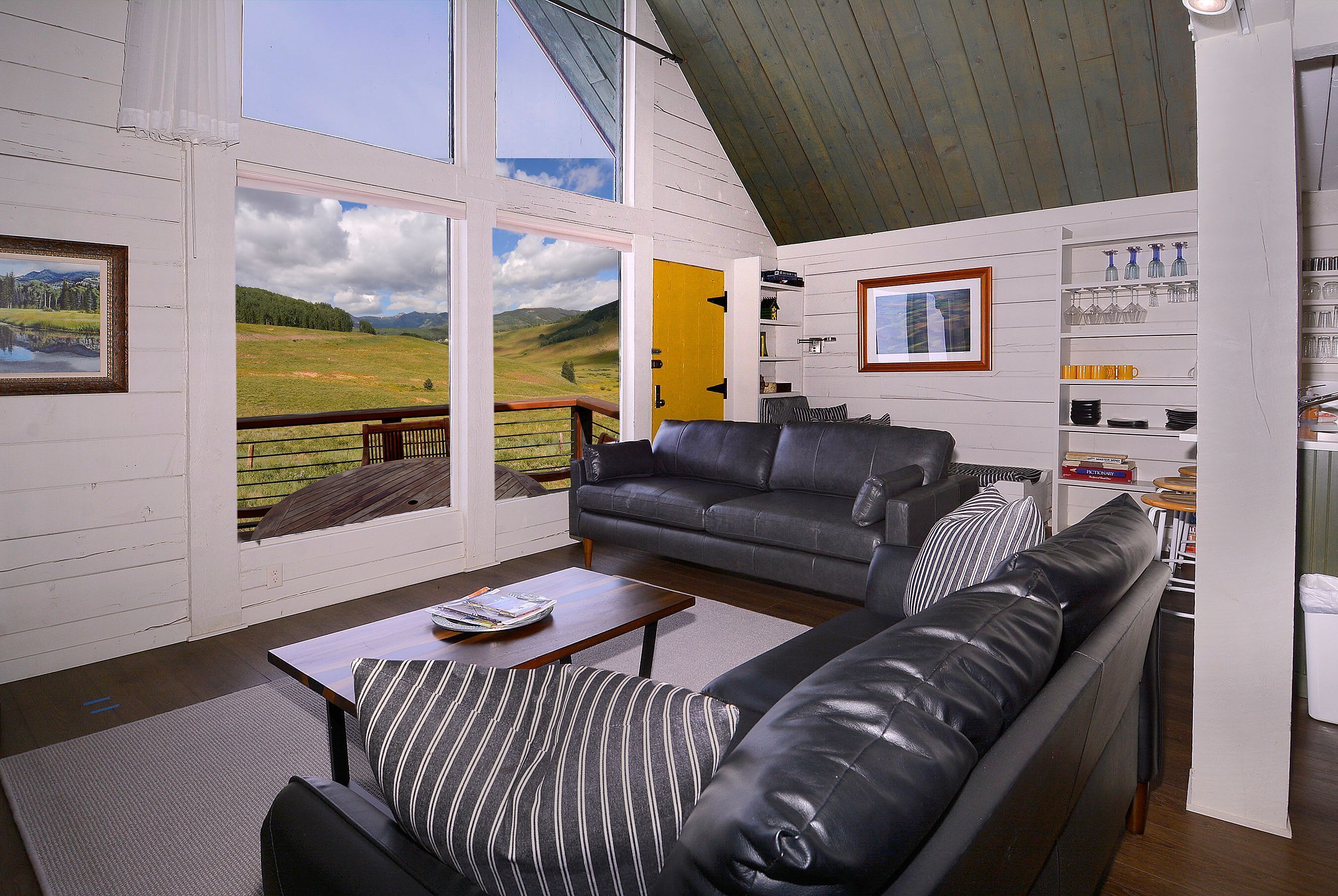 TV, fireplace, offices