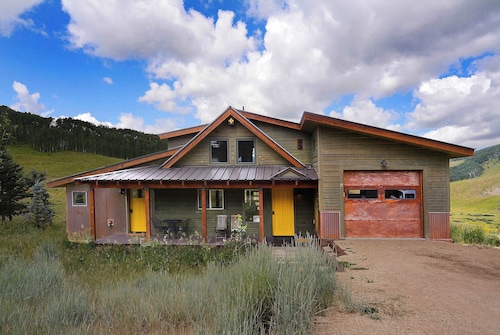 Top of the World, Renovated 3 BR, VIEWS!