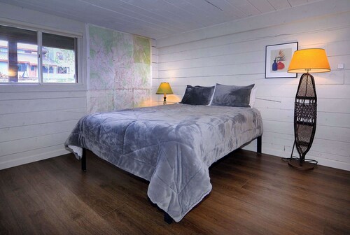 Top of the World, Renovated 3 BR, VIEWS!